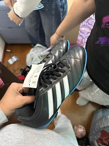 фудбольный бутсы: Футбольные бутсы Adidas для игры на натуральном газоне. 38-39 РАЗМЕР — 1