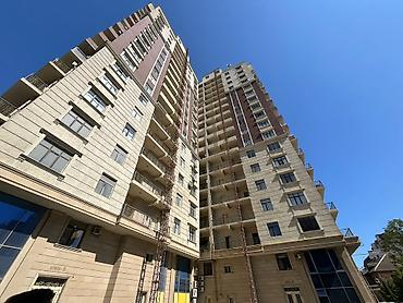 Mənzillər: 3 otaqlı, Yeni tikili, 145 kv. m — 1
