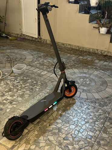 Elektrikli samokatlar: İşlənmiş Elektrik samokat 10", > 1000 Vt, > 45 km/s, Ünvandan götürmə