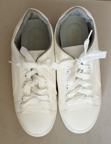 Кроссовки и спортивная обувь: Размер: 37, цвет - Белый, Б/у