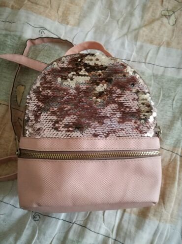 Handbags: Presladak mali ranac,nov,visina je 22cm sirina 20cm