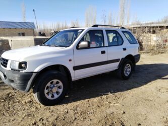 шины внедорожник: Продается компактный рамный внедорожник 5‑дверный, белый цвет