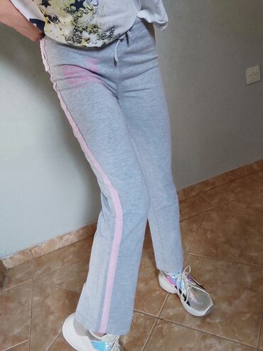 Donji deo: Trenerka siva, C&A, S — 8