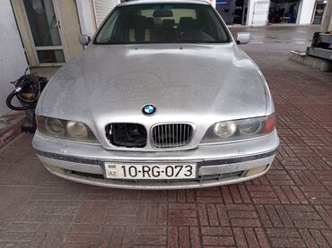 BMW: BMW 5 Series E39 sedan - Kuzov: sedan, gümüşü rəng - Nömrə nişanı: AZ — 1