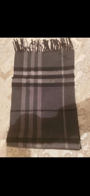 женские ажурные шарфы: Burberry kaşmir şərf - Material: 100% kaşmir (etiketdə qeyd olunub)