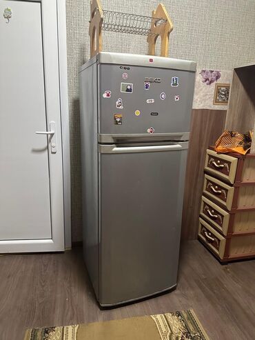 Техника для кухни: Beko soyuducu yaxsi vezyetde unvan kend bineqedi sentranli teref