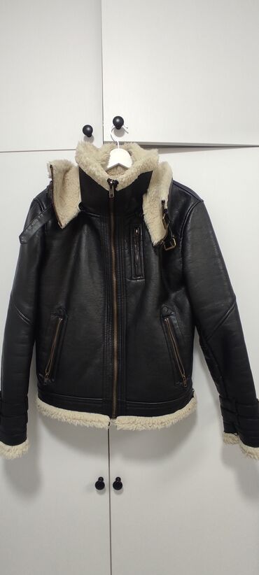 купить кожаную куртку в бишкеке: Куртка цвет - Черный