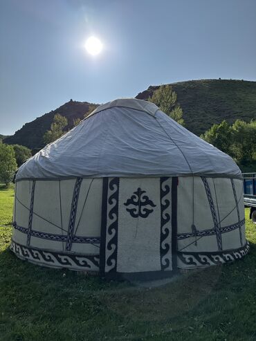 Аренда юрт: Аренда юрты, Каркас Деревянный, 75 баш, С полом, Стол, Стулья — 4