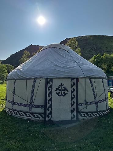 Аренда юрт: Аренда юрты, Каркас Деревянный, 75 баш, С полом, Стол, Стулья — 6