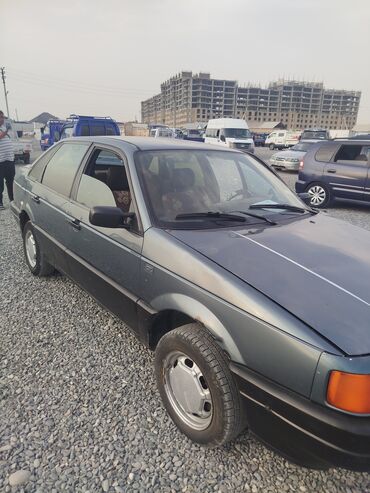 купить чехлы на гольф 4: Volkswagen Passat: 1989 г., 1.8 л, Механика, Бензин, Седан