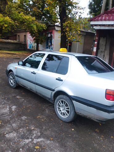 Volkswagen: Volkswagen Vento: 1993 г., 1.8 л, Механика, Бензин, Бус