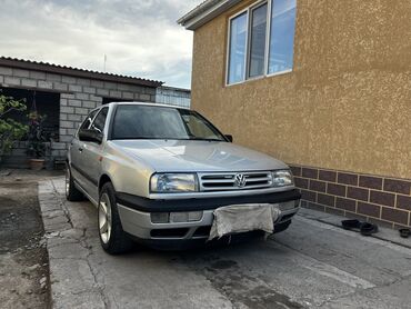 Volkswagen: Volkswagen Vento: 1993 г., 1.8 л, Механика, Газ, Седан