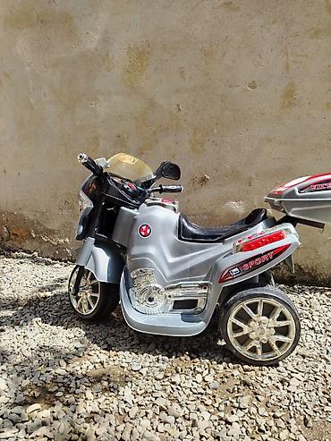 musiqili yeni il oyuncaqları: Uşaqlar üçün elektrikli motosiklet tipli minik oyuncağı. 3 təkərli — 2