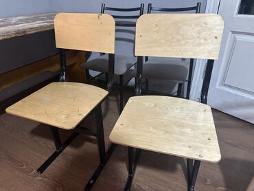 продаю стол со стульями: Стулья Б/у