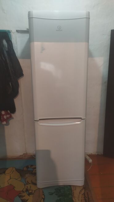 росо с75: Холодильник Indesit, Б/у, Двухкамерный, De frost (капельный), 60 * 200 * 60