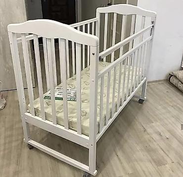 манеж 3 в 1: Продается детский манеж белого цвета, из дерева, на колесах, очень — 2