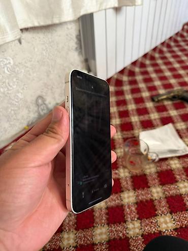 Apple iPhone: IPhone 13 белый экран менялся на очень хорошие - Компактный корпус — 3