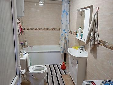 Продажа коттеджей и домов: Продаётся дом с участком и садом.Адрес город Бишкек Акордо - Один — 4