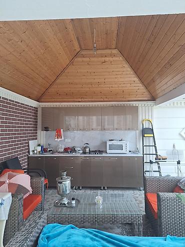 ag seherde obyektler: 4 otaqlı, 150 kv. m — 3