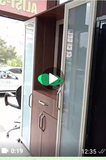 Manekenlər: Şüşəli dolab vitrini