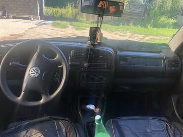 обмен на авто с доплатой: Volkswagen Vento: 1993 г., 2 л, Механика, Бензин