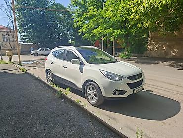 hyundai ıx35: Hyundai ix35, ağ rəng, 4WD (tam ötürücülü) krossover. Xüsusiyyətlər — 9