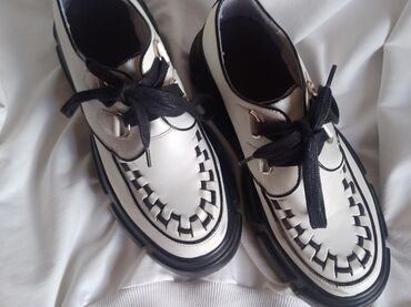 обувь белая: Туфли, ботинки, оксфорды, лоферы Женская обувь, на 39-41размер