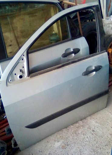 auto delovi univerzal крушевац слике: Vrata ford fokus