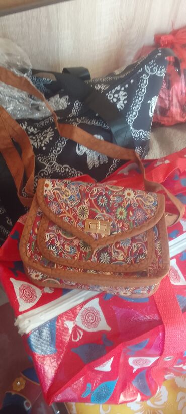 купить пластиковый чемодан на колесах: Сумка жаны 250 с