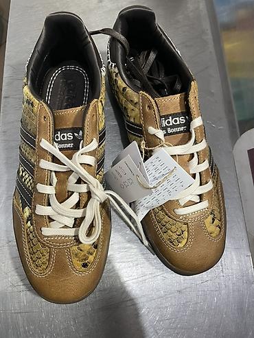 torba aldo: Adidas x Wales Bonner – uniseks patike sa zmijskim printom - Model — 3