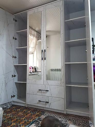 standing mirror: Шкаф-гардероб с отделкой под мрамор - Формат: распашной, 4 двери. Две — 1