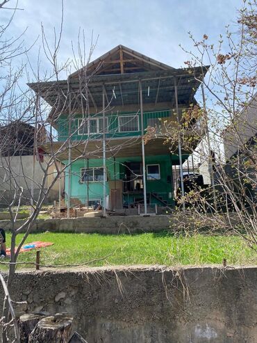 аренда дома на панораме бишкек: 100 м², 12 комнат, Старый ремонт
