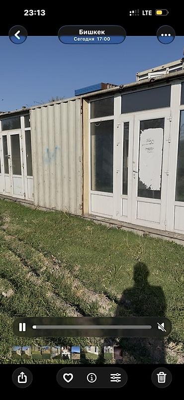 капсульный домик: Модульное здание из морских контейнеров с витражными фасадами - — 2