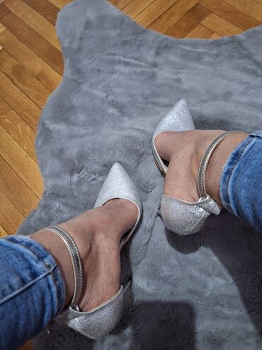 srebrna haljina i cipele: Sandale, 40