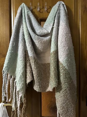 Dəstlər, kostyumlar: 5-15 azn arası geyimlər Qadın geyim dəsti – məhsul 1) Kobalt-mavi — 20