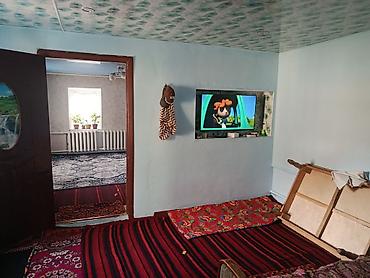 Продажа коттеджей и домов: Продаётся частный дом с двором. в городе Кара Балта улица — 6