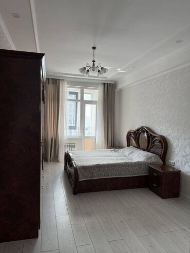 квартир на долгий срок: 3 бөлмө, Кыймылсыз мүлк агенттиги, Чогуу жашоосу жок, Толугу менен эмереги бар