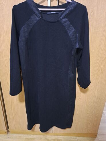 crna haljina i boja carapa: XL (EU 42)