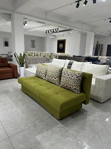 sofa: Прямой тканевый диван с тремя большими подушками - Тип: трехместный — 3