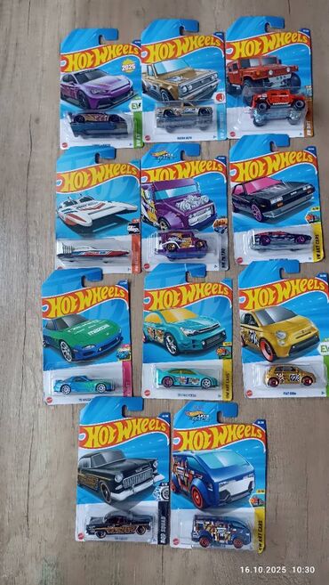 переносной дом: Игрушки машинки и мотоциклы HotWheels оригинал,новые запечатанные!!!
