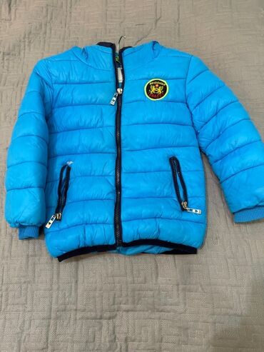 Пиджаки: Uşaq üçün yüngül şişmə kurtka. 4-5-6 yas usaqlar üçün az geyinilib -