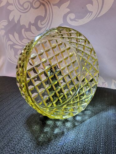 Činije: Bombonijera,cinija pun rad 70te god. Cinija bez ostecenja,nigde — 1