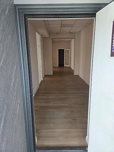 карасаев: Ижарага Толугу менен кеңсе: 100 м², Турак комплексинде, Ремонту менен, Өзүнчө кире бериши менен — 4