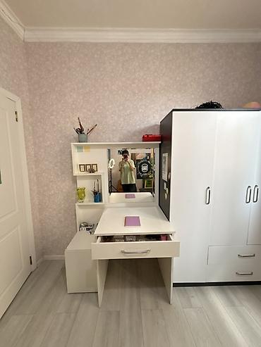 ucuz dolap: Üç qapılı paltar şkafı - Rəng: ağ önlər, qara yan və daxili hissələr — 5