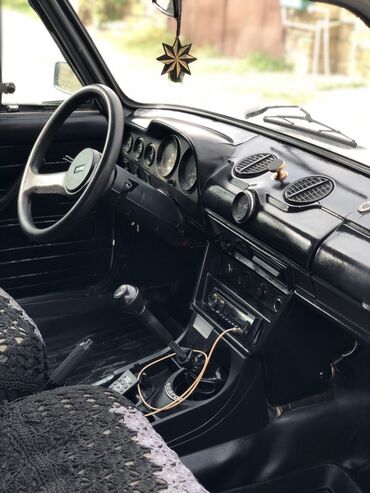 ваза стеклянная прозрачная высокая без узора: VAZ (LADA) 2106: 1.5 l | 1987 il