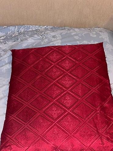 Текстиль: Qırmızı atlas uzlu doşek çe - Material: qalın, parlaq fakturalı parça — 1