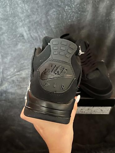 dsquared: - Prodajem KOPIJA ženski patika, Nike Air Jordan Retro Black Cat, broj — 4