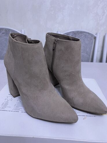 черные замшевые ботильоны: Женские ботильоны 📏 Размер: 39-40 💸 Цена: 1500 сом 🛍 Покупала дороже