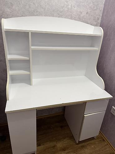 defder: Ağ rəngli iş/oxu masası – üst rəfli model - Geniş iş səthi: rahat — 3