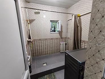 дом верхний орок: Продаётся жилой дом с большим двором и хозяйственным двором. Нижний — 8